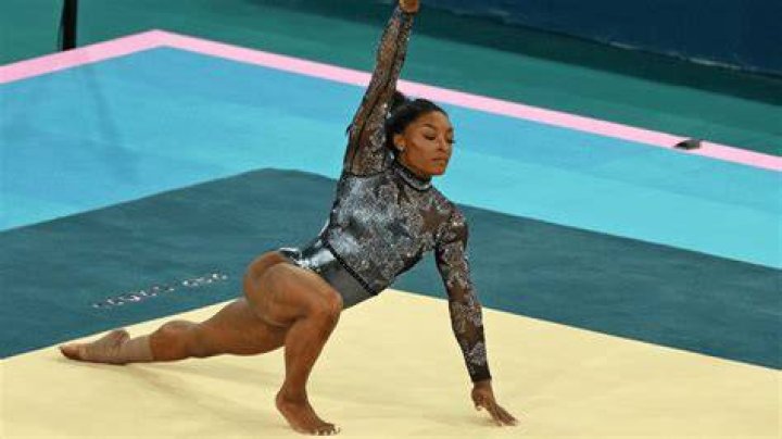 Simone Biles performing floor exercise at the 2016 Rio Olympics