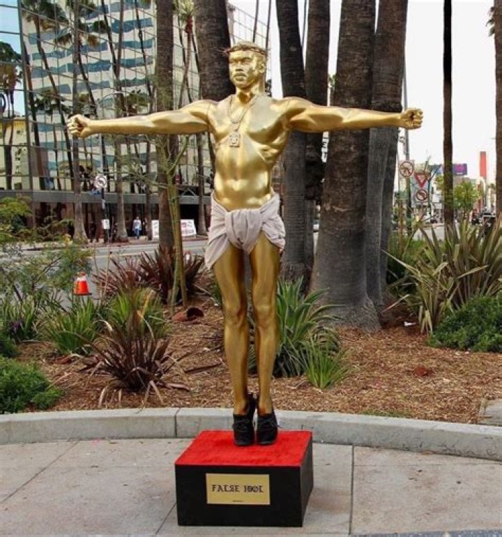 The 20 Worst Celebrity Statues Ever Created